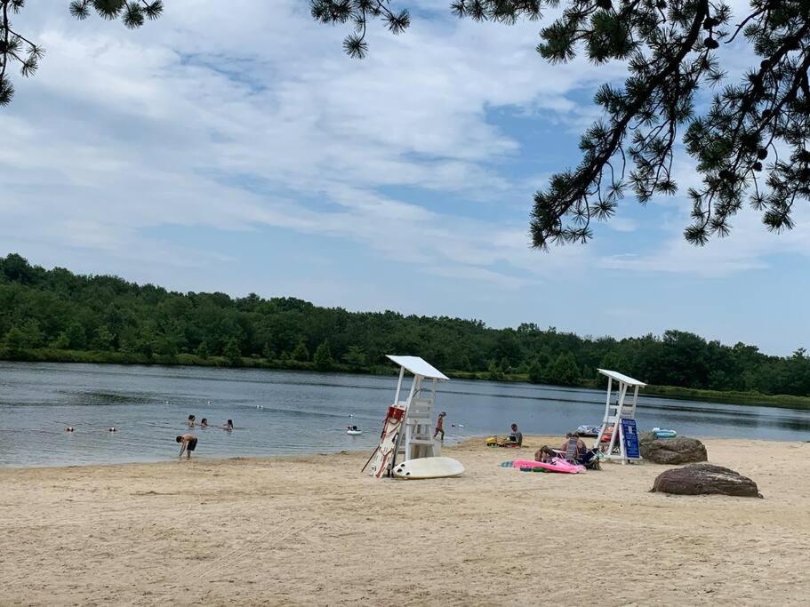 Modern Home Near Lake W Hottub, Game Room, Fireplace Albrightsville エクステリア 写真