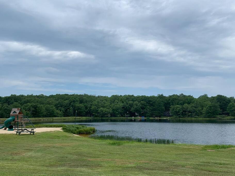 Modern Home Near Lake W Hottub, Game Room, Fireplace Albrightsville エクステリア 写真