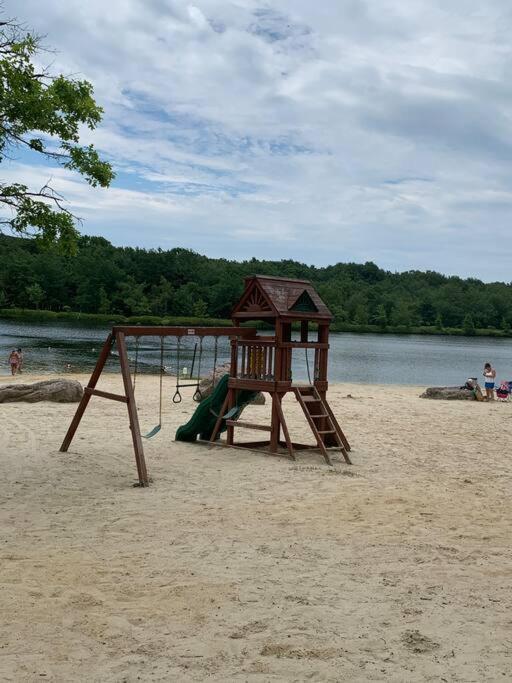 Modern Home Near Lake W Hottub, Game Room, Fireplace Albrightsville エクステリア 写真