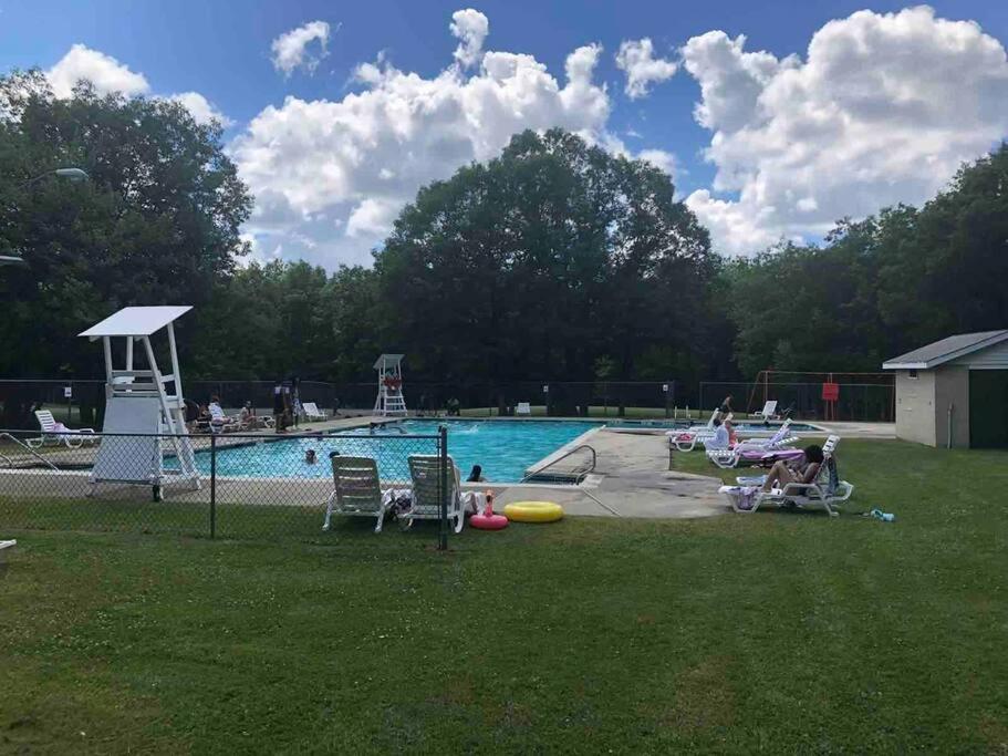 Modern Home Near Lake W Hottub, Game Room, Fireplace Albrightsville エクステリア 写真